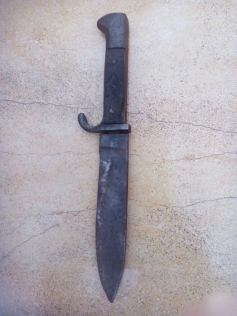 Hola,  podría alguien identificar este machete?
Creo que es de la Guerra Civil. 
Gracias 01