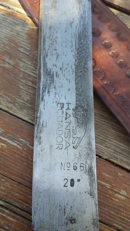 Pongo a la venta este machete colombiano totalmente original utilizado para la jungla con su funda trabajada 01