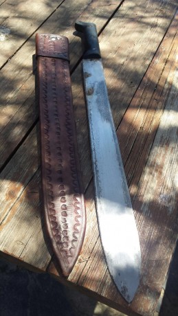 Pongo a la venta este machete colombiano totalmente original utilizado para la jungla con su funda trabajada 00