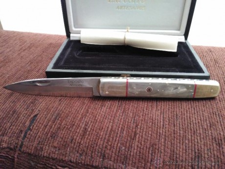 Vendo la siguiente pieza:

Navaja Exposito en mamut con acero VG10 Damascus y con el certificado del artesano.

Precio: 02