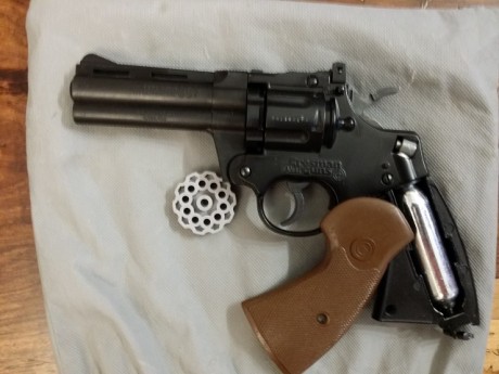 en perfecto estado, y disparando potente y fino. recientemente se le han cambiado juntas, afinado el gatillo, 00
