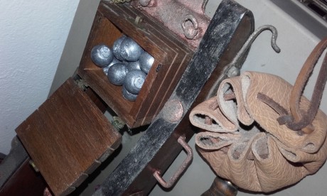 Pues eso, que solo las quiero para llenar el cofre que viene junto al cañon de avancarga de decoración 80