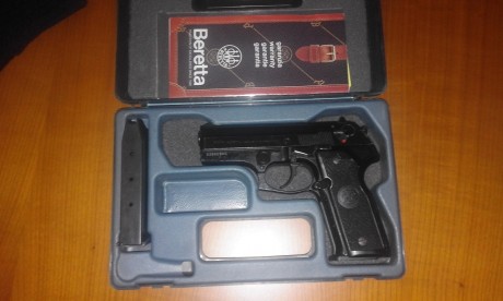 Se vende o cambia Beretta 8000 Cougar, calibre 9 m/m P.B., en muy buen estado general prácticamente sin 02