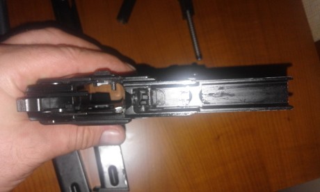Se vende o cambia Beretta 8000 Cougar, calibre 9 m/m P.B., en muy buen estado general prácticamente sin 21