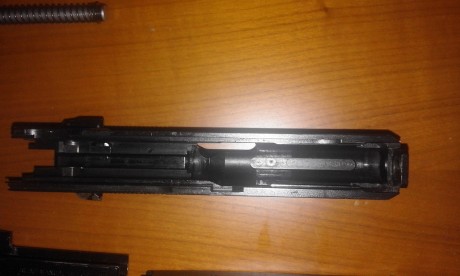 Se vende o cambia Beretta 8000 Cougar, calibre 9 m/m P.B., en muy buen estado general prácticamente sin 20