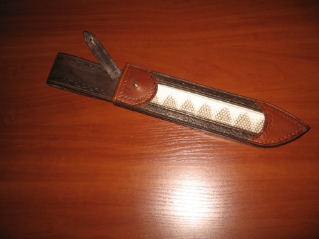 Buenas a todos,os presento a la joya de mi pequeña colección.
 IMG_8855.JPG  IMG_8856.JPG 
Como la funda 00