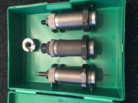 Vendo Dies RCBS nuevos, con 99 vainas GECO y 199 puntas GECO.
Precio, 125,00€ portes incluidos. 01