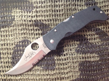 Hola a todos:
Vendo navaja Spyderco Chinook completamente nueva. Se acompaña de su caja original.
Por 01