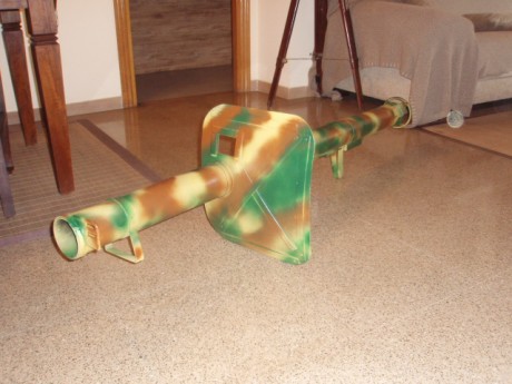 Buenas.

Réplica TOTALMENTE INERTE del Panzerscreck alemán de la IIGM (Versión alemana del Bazooka USA).
Estamos 02