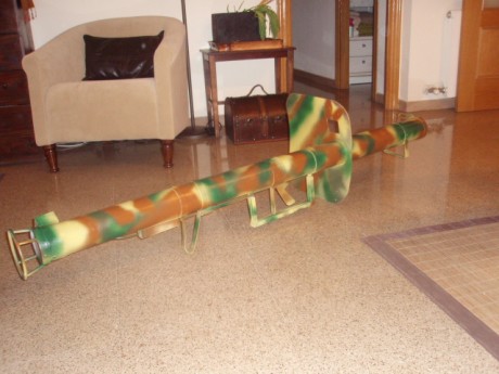 Buenas.

Réplica TOTALMENTE INERTE del Panzerscreck alemán de la IIGM (Versión alemana del Bazooka USA).
Estamos 00