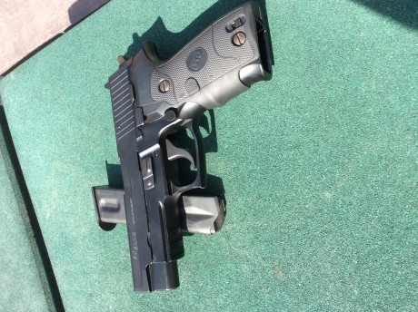 Vendo p226 con carril Picantiny y cachas láser crimson trace regulable y de alta calidad, muy potente, 01