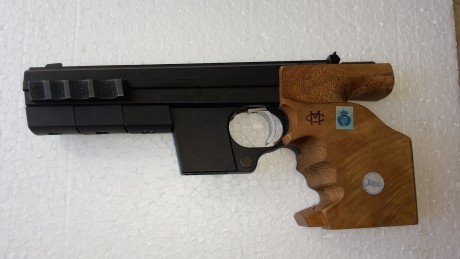 HAMMERLI 280 calibre 32.  500 €

Está guiada en F. Está en Cádiz, pero la envío a Cualquier parte de España 00