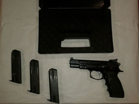 Un compañero de club vende cz75 b
La compro en este foro hace un año,tiene varias modificaciones,creo 10