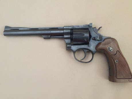 En venta revolver Llama calibre 22 Lr. pocos disparos. 12
