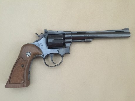 En venta revolver Llama calibre 22 Lr. pocos disparos. 11