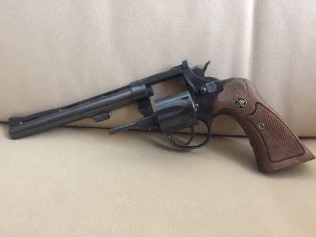 En venta revolver Llama calibre 22 Lr. pocos disparos. 10