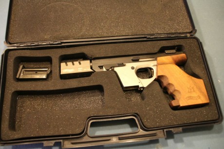 Extraordinaria pistola gsp expert calibre 22, esta como nueva.  Con maletin original. 2 cargadores. 
Poco 02