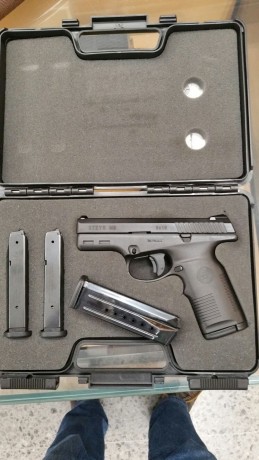 VENDIDA pistola Steyr, modelo M9,calibre 9 Parabellum , con 4 cargadores , 3 fundas y un porta cargador 00