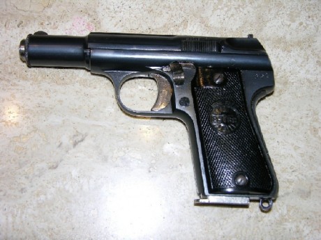 Pongo a la venta ésta magnífica Walther ME. 
El conjunto a la venta consta de: 
.- Pistola Walther ME9-Para 30