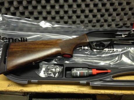 Se vende escopeta semiautomática BENELLI Colombo, con 4 chokes criogénicos, lleva el nuevo sistema de 01