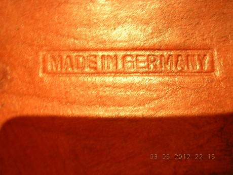 Buenas a todos,os presento a la joya de mi pequeña colección.
 IMG_8855.JPG  IMG_8856.JPG 
Como la funda 82