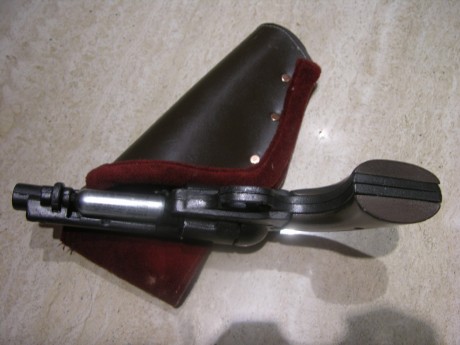 PEACEMAKER 44/.22. Es una versión Armero USA macheteada en Zinc, la pistolera es original para dicho modelo.
Precio 60