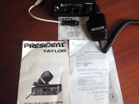 Vendo emisora como nueva apenas sin uso, con su factura , manuales , micro , y conexión a mechero de coche. 01