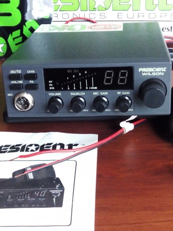 Vendo emisora nunca usada , aún conserva su caja y manual , marca President modelo Wilson 27Mhz, 40 canales 01