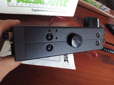 Vendo emisora nunca usada , aún conserva su caja y manual , marca President modelo Wilson 27Mhz, 40 canales 00