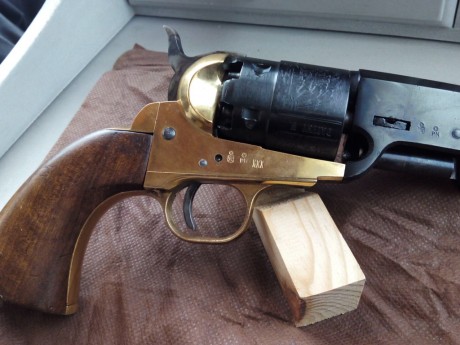 Venta Colt Navy 1851 calibre 44 , Marca Pietta,  en buen estado general tanto mecánico como estético , 00