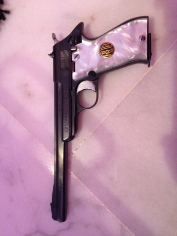 Hola,

Cambio está preciosidad STAR FR en 22 lr.
Se trata de un modelo diferente ya que tiene el cañón 00