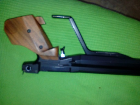 Vendo pistola aire comprimido 4.5 de palanca en perfecto estado. El arma esta en Murcia 81