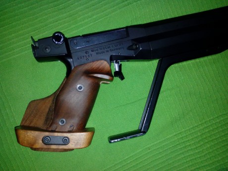 Vendo pistola aire comprimido 4.5 de palanca en perfecto estado. El arma esta en Murcia 92