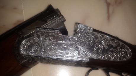 Buenas , vendo una escopeta superpuesta marca Felix Sarasqueta ,falsas pletinas largas con grabados a 02