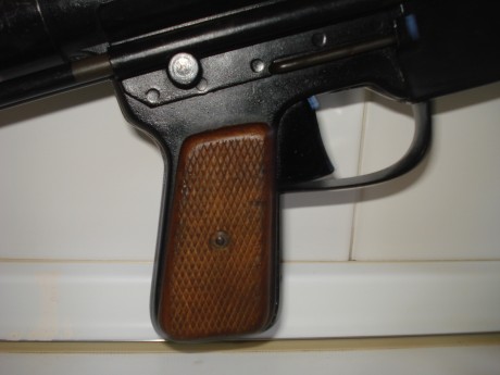 hola un amigo quiere vender un subfusil portugues fbp modelo 48 , inutilizado. con certificado bope,en 10