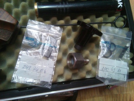 Hola a todos, un amigo vende una Walther CP2 - CO2.
Se vende con los accesorios que veís en las fotos.
 02