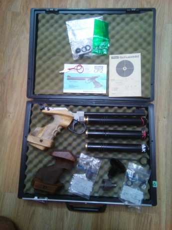 Hola a todos, un amigo vende una Walther CP2 - CO2.
Se vende con los accesorios que veís en las fotos.
 00