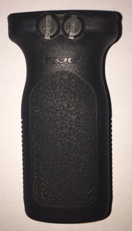 Se vende este magnífico grip vertical MAGPUL RVG en color negro.
Es totalmente compatible para la instalación 00