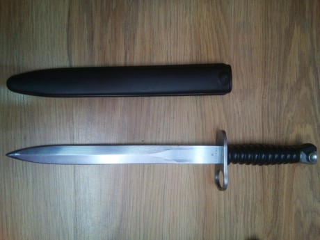 Hola a todos: un amigo vende:
Machete (réplica) de M1 GARAND 35€
Machete de fusil STG-57 Suizo (original) 01