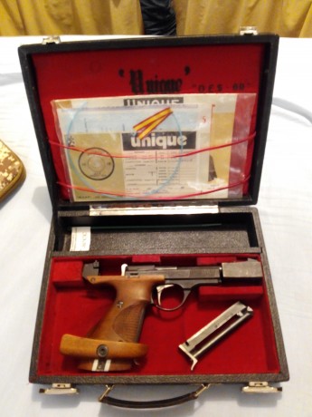 Por cese de la afición vendo o cambio mi pistola Unique DES 69, una excelente arma de competición destinada 01