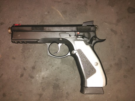 Hola a todos , pongo a la venta las cachas de aluminio de mi Cz SP-01 Shadow por 50€ con gastos de envío 00