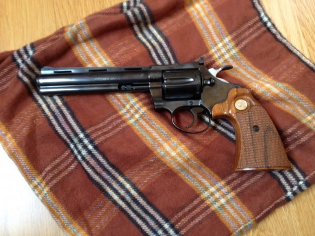 Vendo revolver  Colt Diamondback del 22lr, tiene poco uso y esta en excelente estado, aunque tiene ya 02