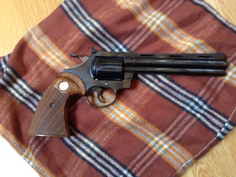 Vendo revolver  Colt Diamondback del 22lr, tiene poco uso y esta en excelente estado, aunque tiene ya 01