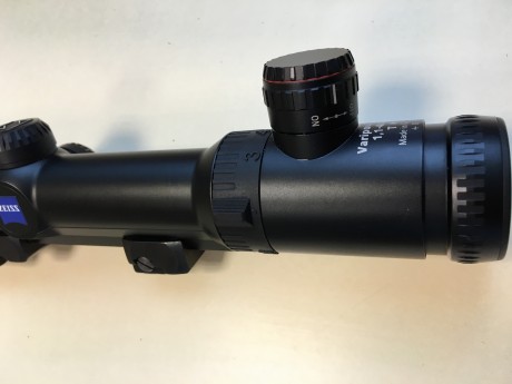 Un buen amigo me pide que anuncie este magnifico visor de Batida, ZEISS VARIPOINT 1,1-4X24, RET.  CERO 01