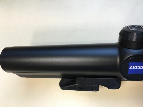 Un buen amigo me pide que anuncie este magnifico visor de Batida, ZEISS VARIPOINT 1,1-4X24, RET.  CERO 00