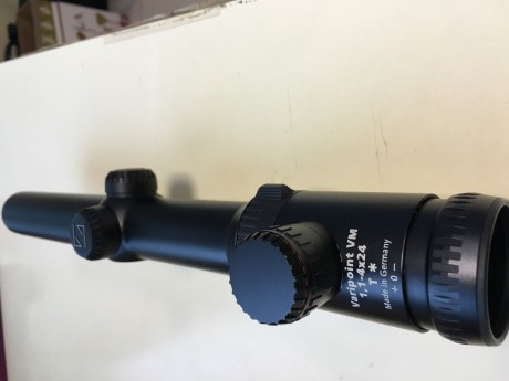 Un buen amigo me pide que anuncie este magnifico visor de Batida, ZEISS VARIPOINT 1,1-4X24, RET.  CERO 12