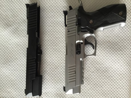 Vendo Sig Sauer X5 Allround X line tiene también el kit del 22 de la X series de 6''
Lleva:
5 Cargadores 01