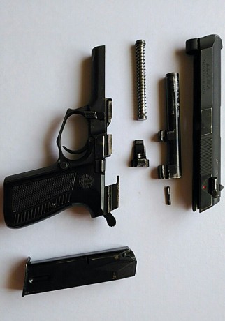 Buenas tardes.
Un compañero de club me pide que le ponga a la venta una pistola Llama M-82 del 9 Pb. Estéticamente 02