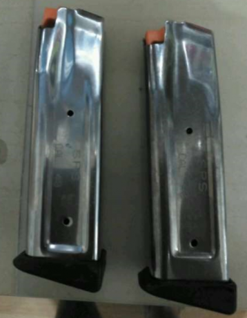 Se venden dos cargadores SPS del 40 S&W sin uso. Con teja elevadora y muelle de alta capacidad con 01