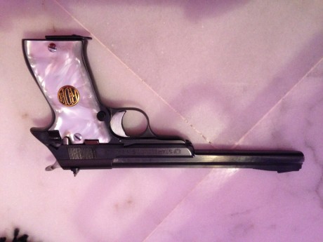 Hola

Vendo pistola 22 lr FR TÁRGET año 1967 con el cañón redondeado.
Muy bonita guiada en F y en Sevilla
Funciona 00